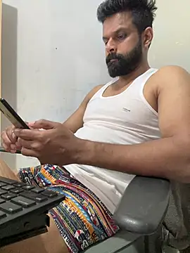 Vineeth3906 online show from April 2026 02:39:01 PM