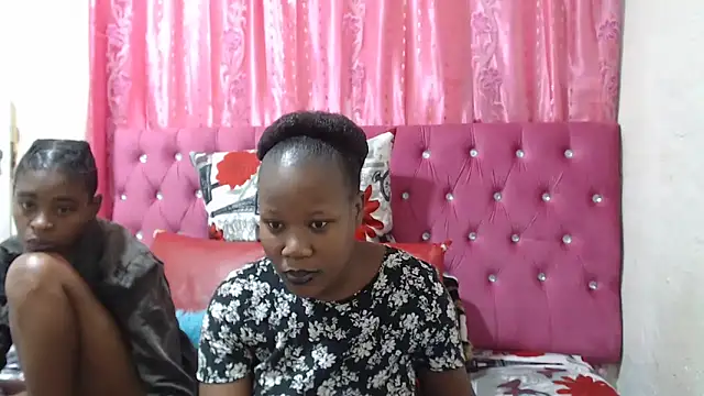 CuteDarkChoc online show from November 2025 04:17:02 PM