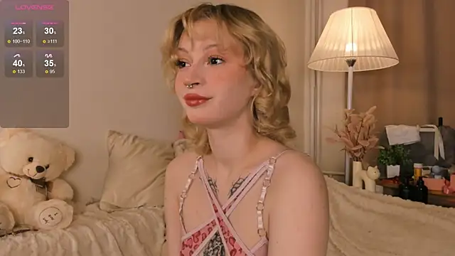 EfieFrye online show from October 2025 05:58:02 PM