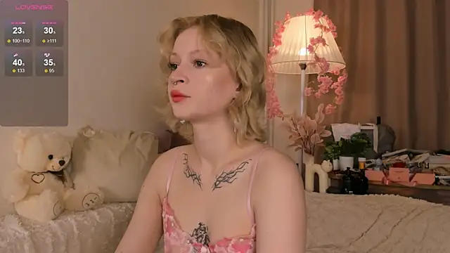 EfieFrye online show from November 2025 06:10:02 PM