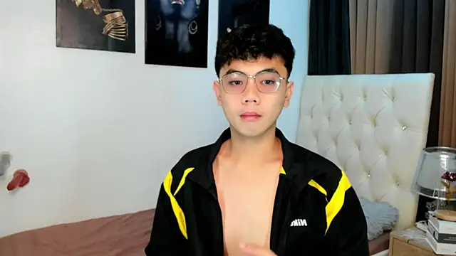 mightyhotcock online show from October 2025 05:35:01 PM