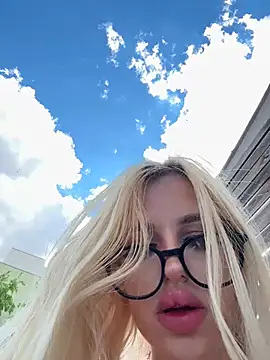 Snapshot of Steffi_Snowbunny chatting on July 2026 01:14:01 PM Steffi Snowbunny online show from July 2026 01:14:01 PM