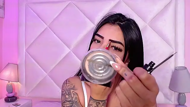 Miaa Smithh   online show from October 2025 11:39:02 AM