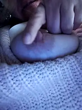 denissebombon online show from February 2026 11:20:01 PM