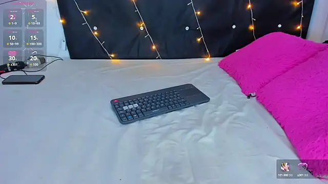 Danaa moore  online show from October 2025 03:50:01 AM