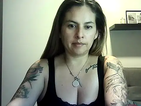 Snapshot of Valery__Rouse_ chatting on April 2026 10:55:01 PM Valery Rouse online show from April 2026 10:55:01 PM