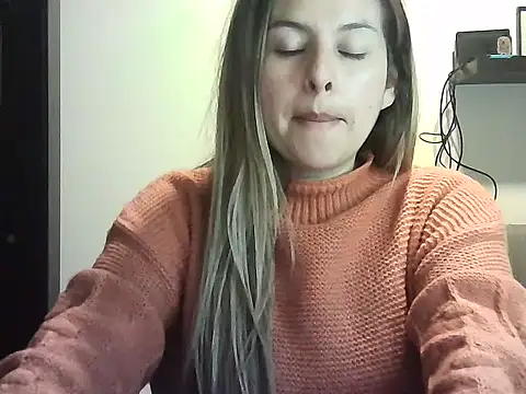 Snapshot of Valery__Rouse_ chatting on April 2026 03:59:02 AM Valery Rouse online show from April 2026 03:59:02 AM