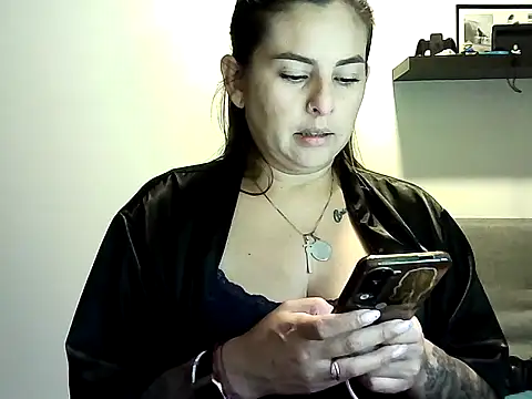 Snapshot of Valery__Rouse_ chatting on May 2026 11:44:01 PM Valery Rouse online show from May 2026 11:44:01 PM