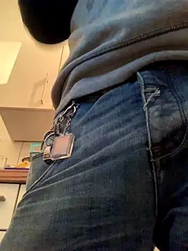 GeilerHSVFAN1989 online show from November 2025 03:52:02 PM