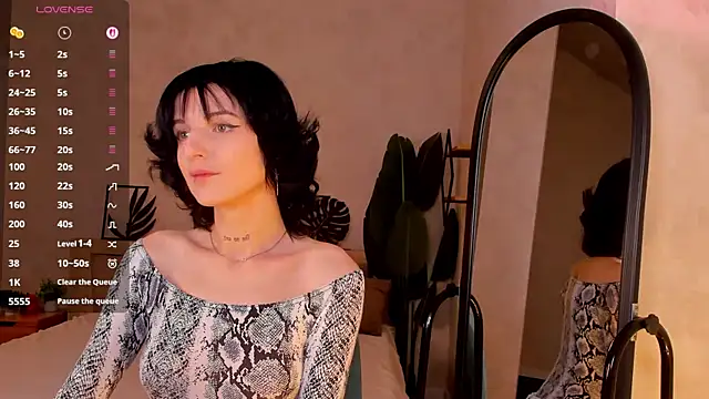 Lynn Martin online show from April 2026 12:43:02 AM