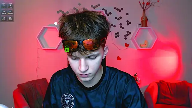 travis wolf  online show from October 2025 06:52:01 PM