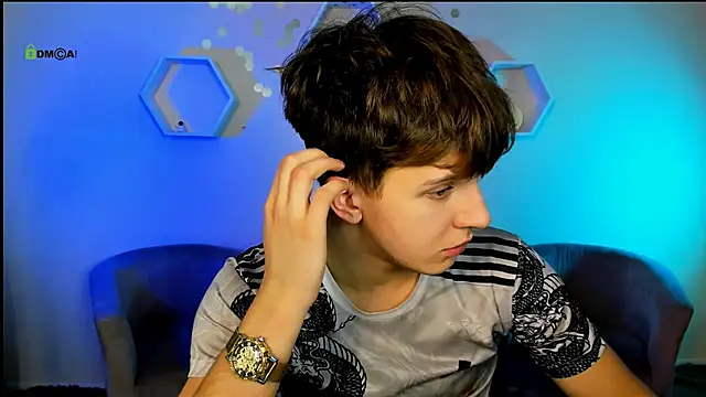 travis wolf  online show from December 2025 08:07:02 PM