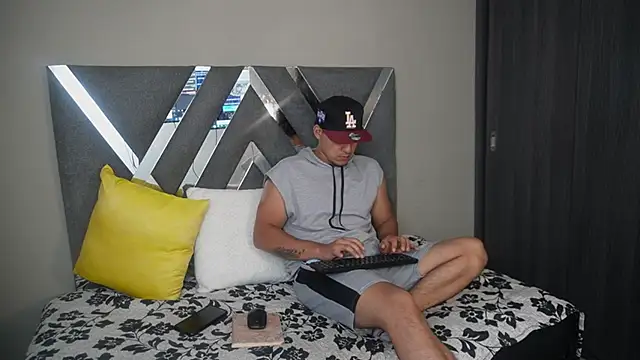 Snapshot of massimo_vidal_ chatting on September 2025 12:08:02 PM massimo vidal online show from September 2025 12:08:02 PM