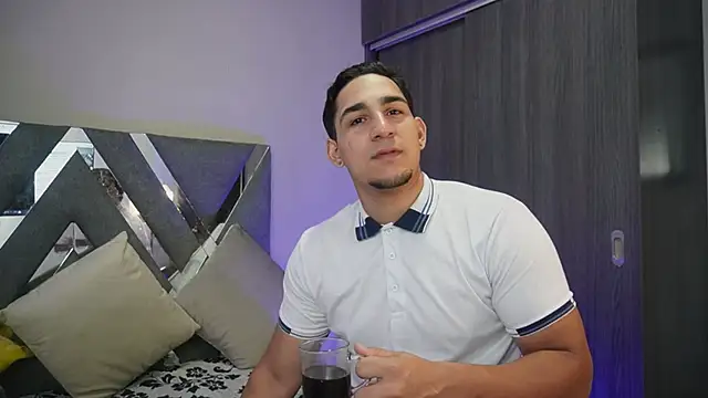 Snapshot of massimo_vidal_ chatting on September 2025 03:11:01 AM massimo vidal online show from September 2025 03:11:01 AM