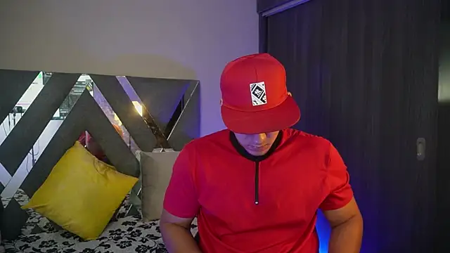 Snapshot of massimo_vidal_ chatting on September 2025 03:01:01 AM massimo vidal online show from September 2025 03:01:01 AM