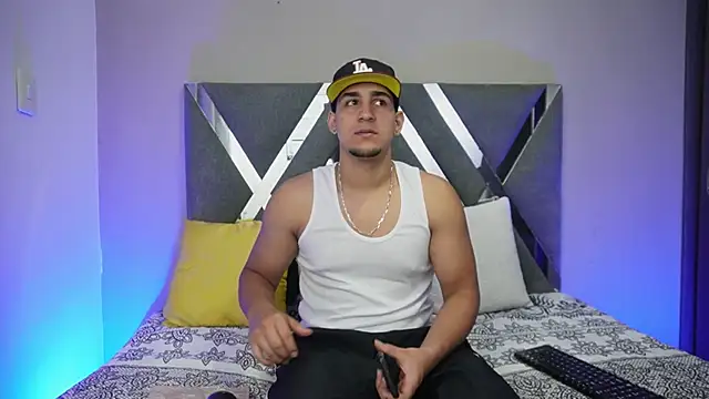 Snapshot of massimo_vidal_ chatting on October 2025 02:55:02 AM massimo vidal online show from October 2025 02:55:02 AM