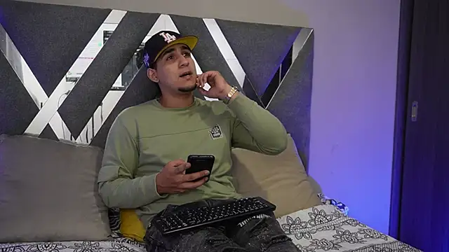 Snapshot of massimo_vidal_ chatting on October 2025 01:50:01 AM massimo vidal online show from October 2025 01:50:01 AM