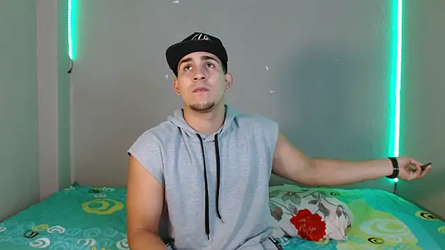 Snapshot of massimo_vidal_ chatting on October 2025 01:47:02 PM massimo vidal online show from October 2025 01:47:02 PM