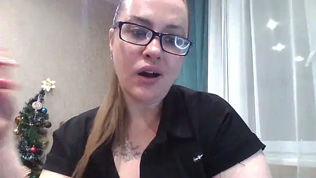 Snapshot of karina160000 chatting on December 2025 02:45:02 PM karina160000 online show from December 2025 02:45:02 PM