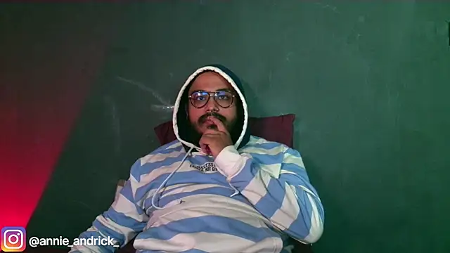  leda swan  online show from November 2025 01:00:01 PM