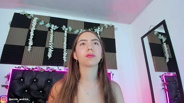  leda swan  online show from May 2026 10:10:02 AM
