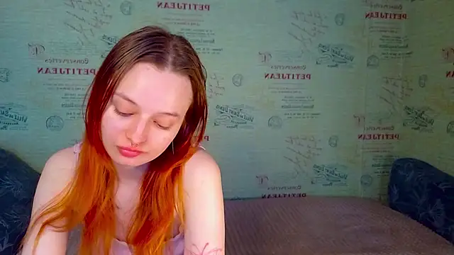 Snapshot of emi_less chatting on May 2026 01:03:02 AM emi less online show from May 2026 01:03:02 AM