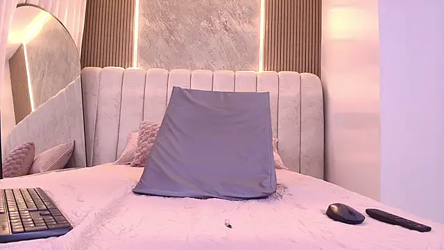 Snapshot of mia_scot chatting on November 2025 12:07:01 PM mia scot online show from November 2025 12:07:01 PM