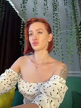 Snapshot of LittleFox___ chatting on June 2026 06:42:02 AM LittleFox online show from June 2026 06:42:02 AM