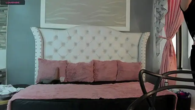 naomi cooper   online show from September 2025 01:58:02 PM