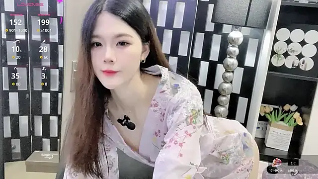 Snapshot of Yueyue-MM chatting on October 2025 12:11:02 AM Yueyue-MM online show from October 2025 12:11:02 AM