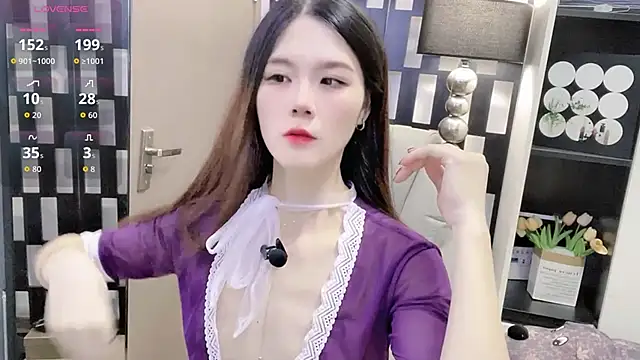 Snapshot of Yueyue-MM chatting on November 2025 04:49:02 PM Yueyue-MM online show from November 2025 04:49:02 PM