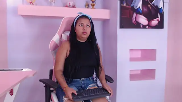 AlahiaJoness online show from October 2025 03:56:01 AM