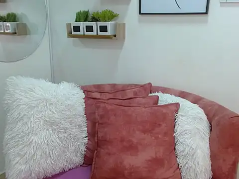 Snapshot of Aliciacute__ chatting on October 2025 09:24:01 PM Aliciacute online show from October 2025 09:24:01 PM