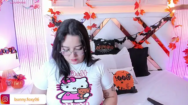 Snapshot of foxybunny chatting on October 2025 04:02:02 AM foxybunny online show from October 2025 04:02:02 AM