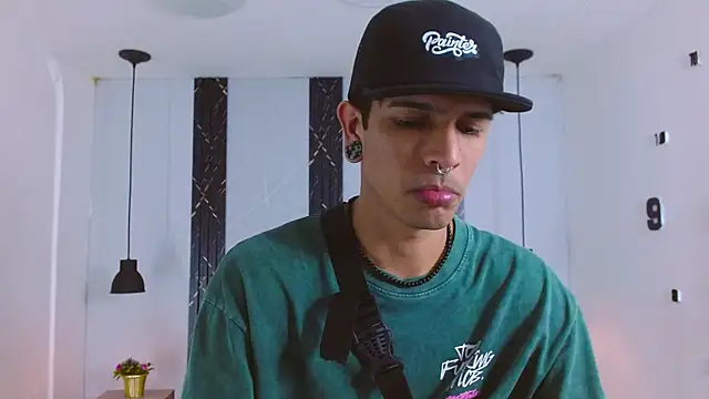 Franvill Trato online show from November 2025 07:13:02 PM