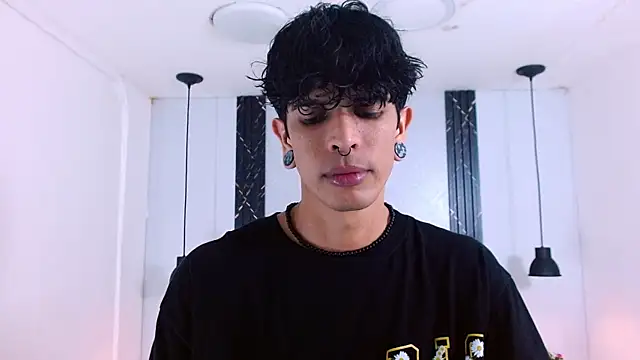 Franvill Trato online show from November 2025 07:14:02 PM