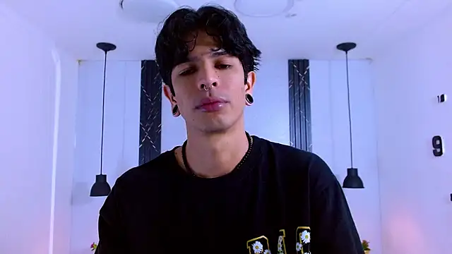 Franvill Trato online show from December 2025 07:09:01 PM