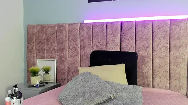 Niicolle Evanss online show from November 2025 07:47:01 PM