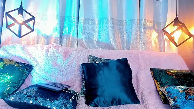 Snapshot of Cristal_Gem1 chatting on January 2026 12:01:02 AM Cristal Gem1 online show from January 2026 12:01:02 AM