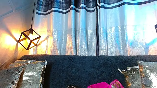 Snapshot of Cristal_Gem1 chatting on February 2026 04:28:02 AM Cristal Gem1 online show from February 2026 04:28:02 AM