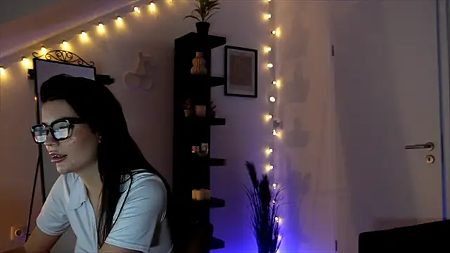 SophieFleur online show from October 2025 05:51:02 PM