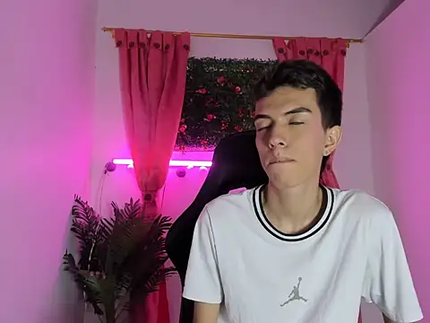 Snapshot of dylan_202520_ chatting on September 2025 11:23:01 AM dylan 202520 online show from September 2025 11:23:01 AM