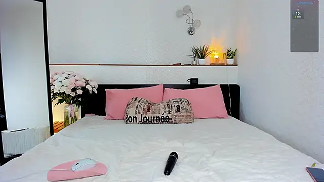 Snapshot of charlottacardi chatting on October 2025 03:58:02 AM charlottacardi online show from October 2025 03:58:02 AM