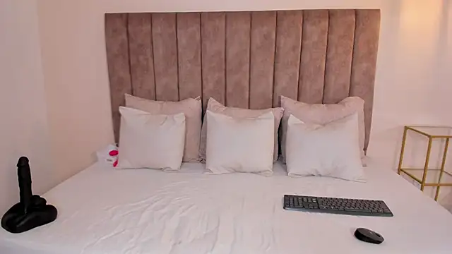 amber colliiins online show from November 2025 05:33:02 PM