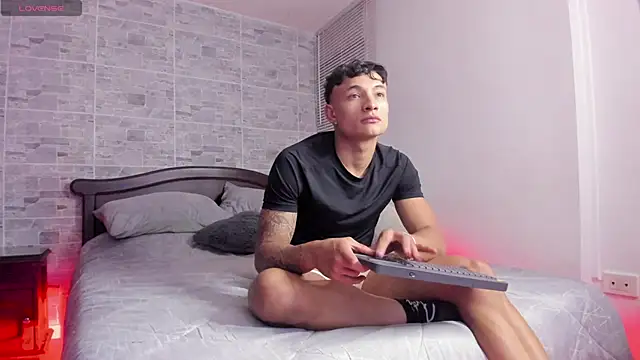 Snapshot of DavisFirb chatting on November 2025 03:05:01 AM DavisFirb online show from November 2025 03:05:01 AM