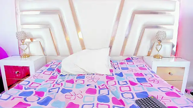 SulyClarck online show from October 2025 02:26:02 PM