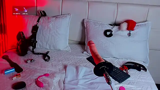 Snapshot of Violet_sl4ve chatting on October 2025 05:30:02 PM Violet sl4ve online show from October 2025 05:30:02 PM