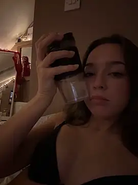 Snapshot of LillieOlive chatting on October 2025 09:36:01 PM LillieOlive online show from October 2025 09:36:01 PM