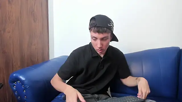 LittleDanny  online show from November 2025 05:04:02 PM