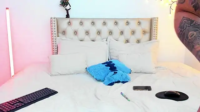 LenaStylesOA online show from March 2026 10:10:01 PM